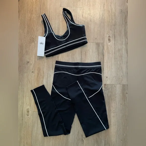 ALO Yoga Black Sports Bra and Leggings Set with White Piping - Picture 3 of 3